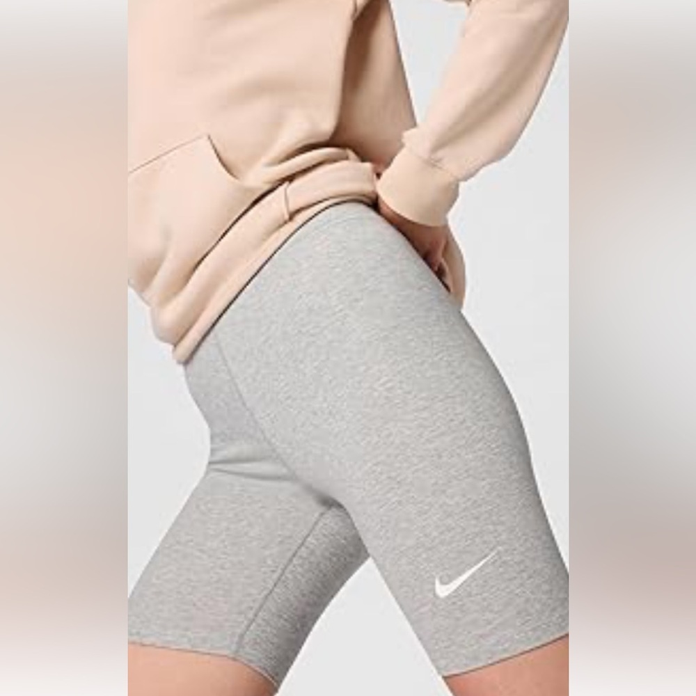 Nike Gray Apparel women‎ size medium